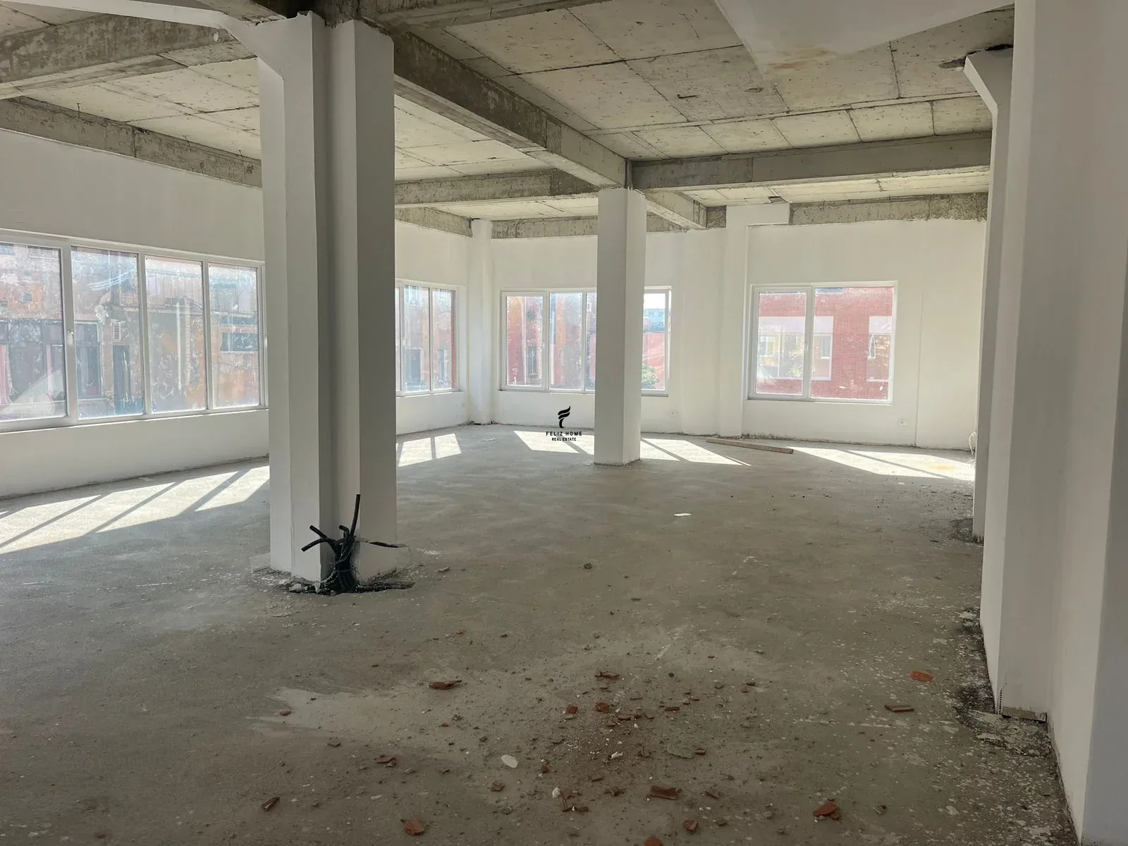 ZYRE ME QERA 500 M2 RRUGA E DIBRES 4.000 EURO 1