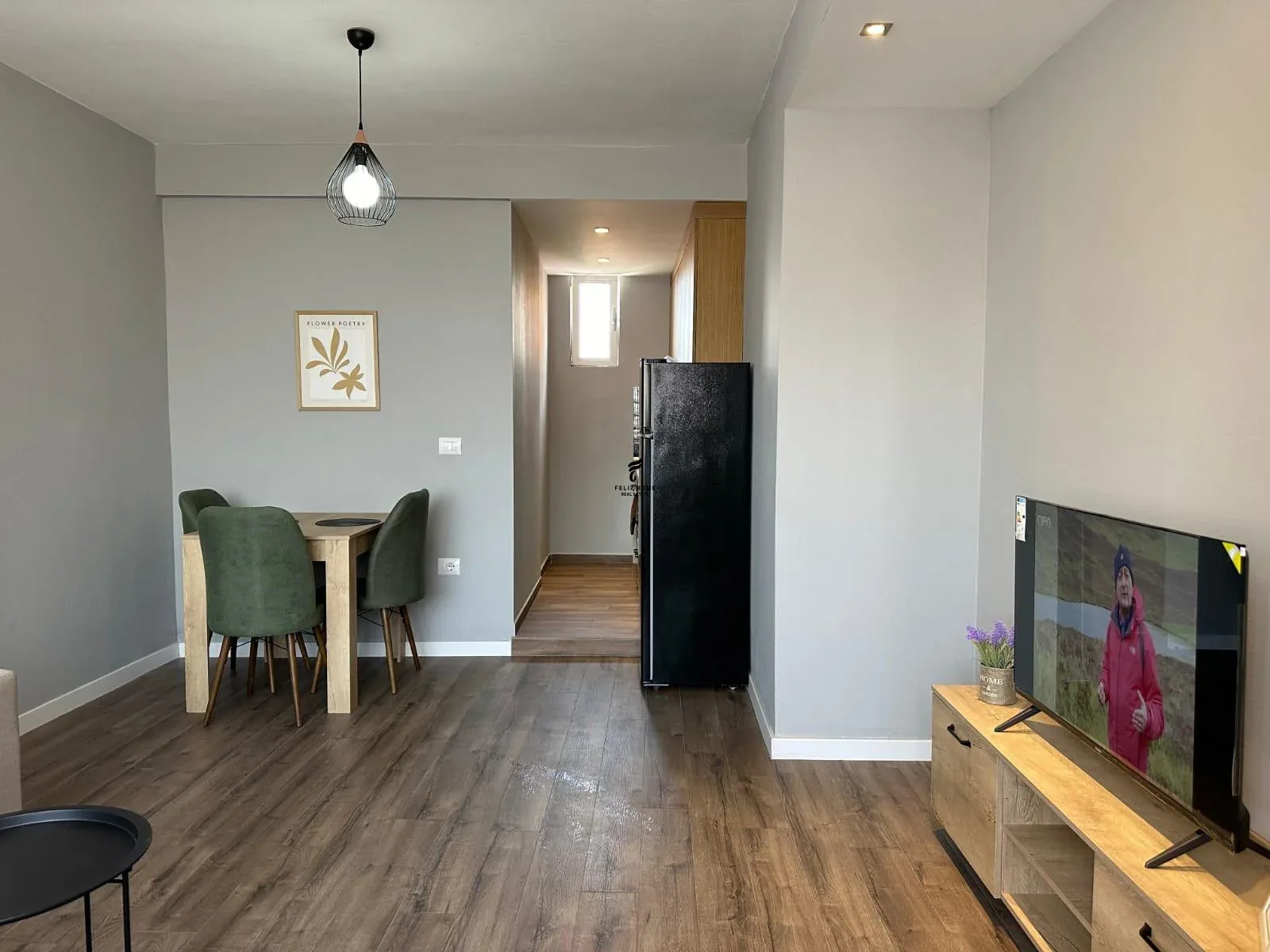 APARTAMENT ME QERA 1+1 PAZARI I RI 65.000 LEKE 3