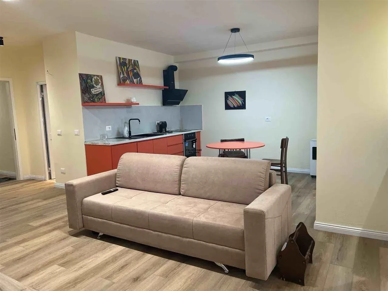 APARTAMENT ME QERA 2+1 PAZARI I RI 70.000 LEKE 2