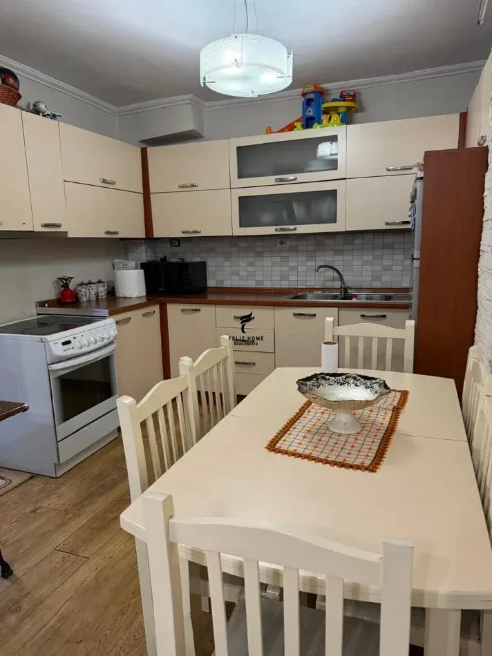 APARTAMENT ME QERA 1+1 RRUGA E DIBRES 45.000 LEKE 3