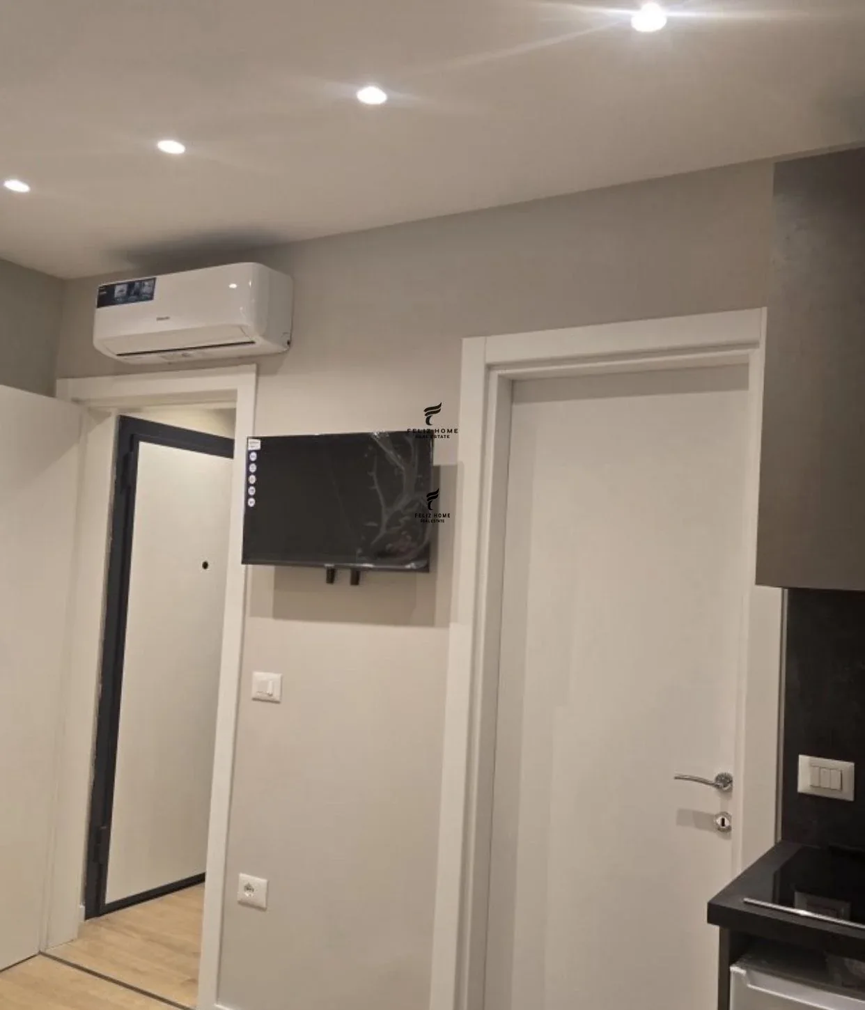 GARSIONERE ME QERA 25 M2 PAZARI I RI 40.000 LEKE 2