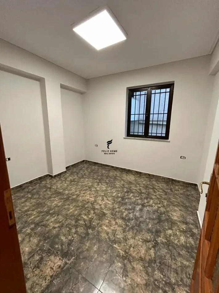 ZYRE ME QERA 120 M2 PAZARI I RI 100.000 LEKE 3