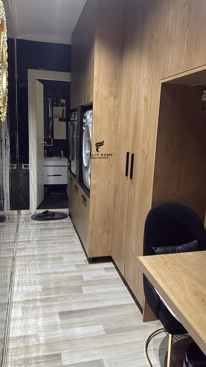 AMBIENT BIZNESI 60 M2 21 DHJETORI 300.000 EURO 2