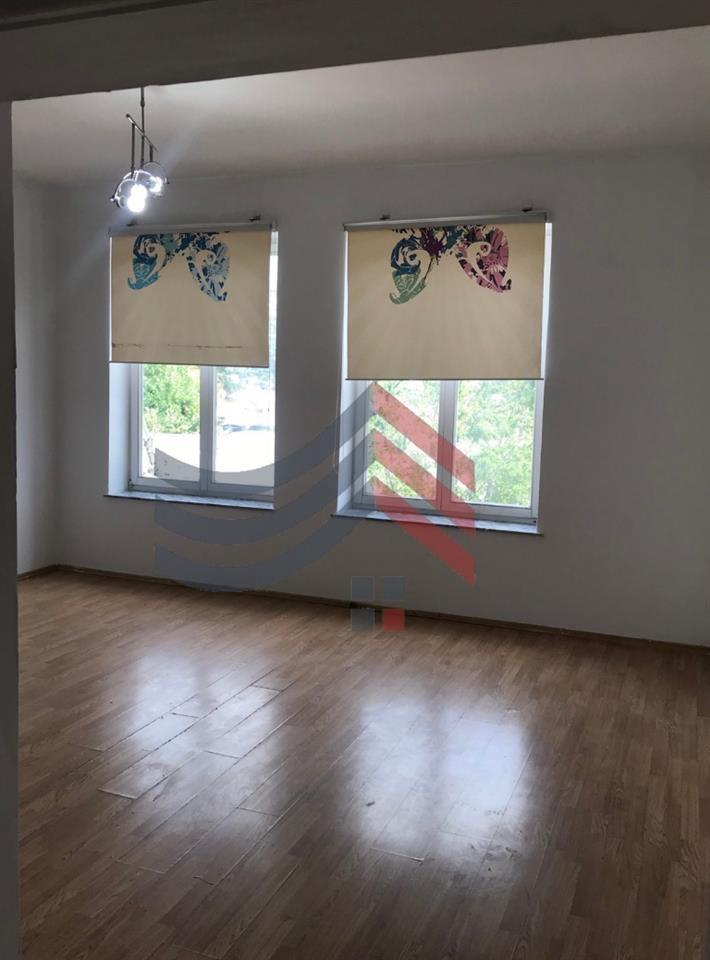 Banesë me qera per zyre në Qendër 2