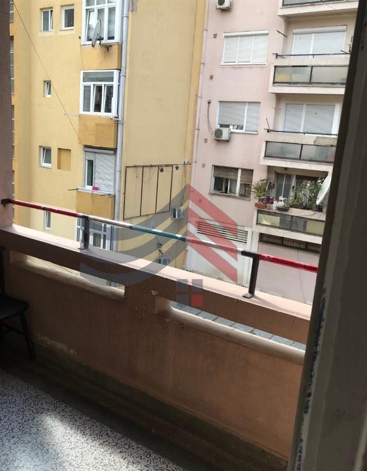 Banesë me qera per zyre në Qendër 4