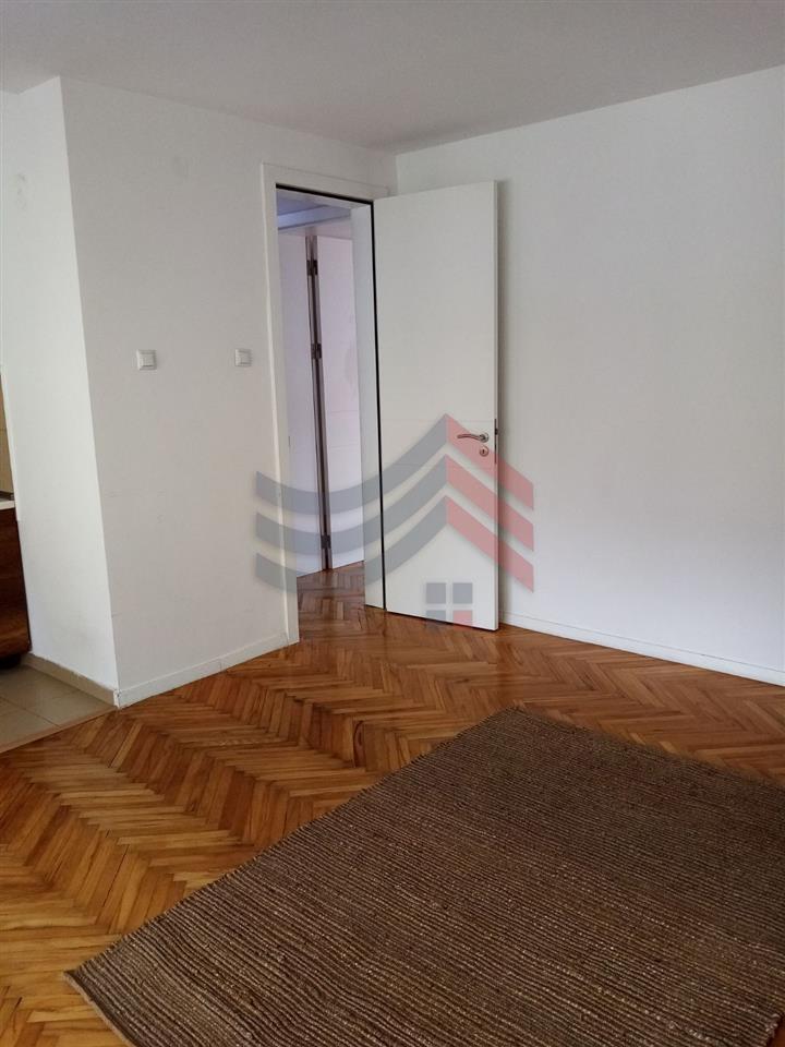 Banesë në shitje në Qendër, rruga Agim Ramadani 4