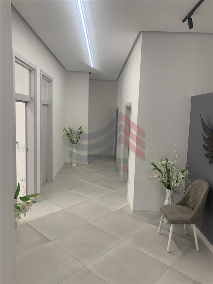 Lokal 196m² në shitje në lagjen Veternik 2