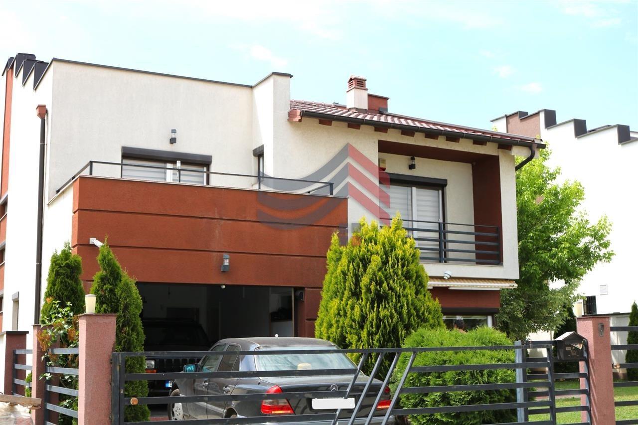 Shtëpi në shitje në lagjen Qendresa🏡