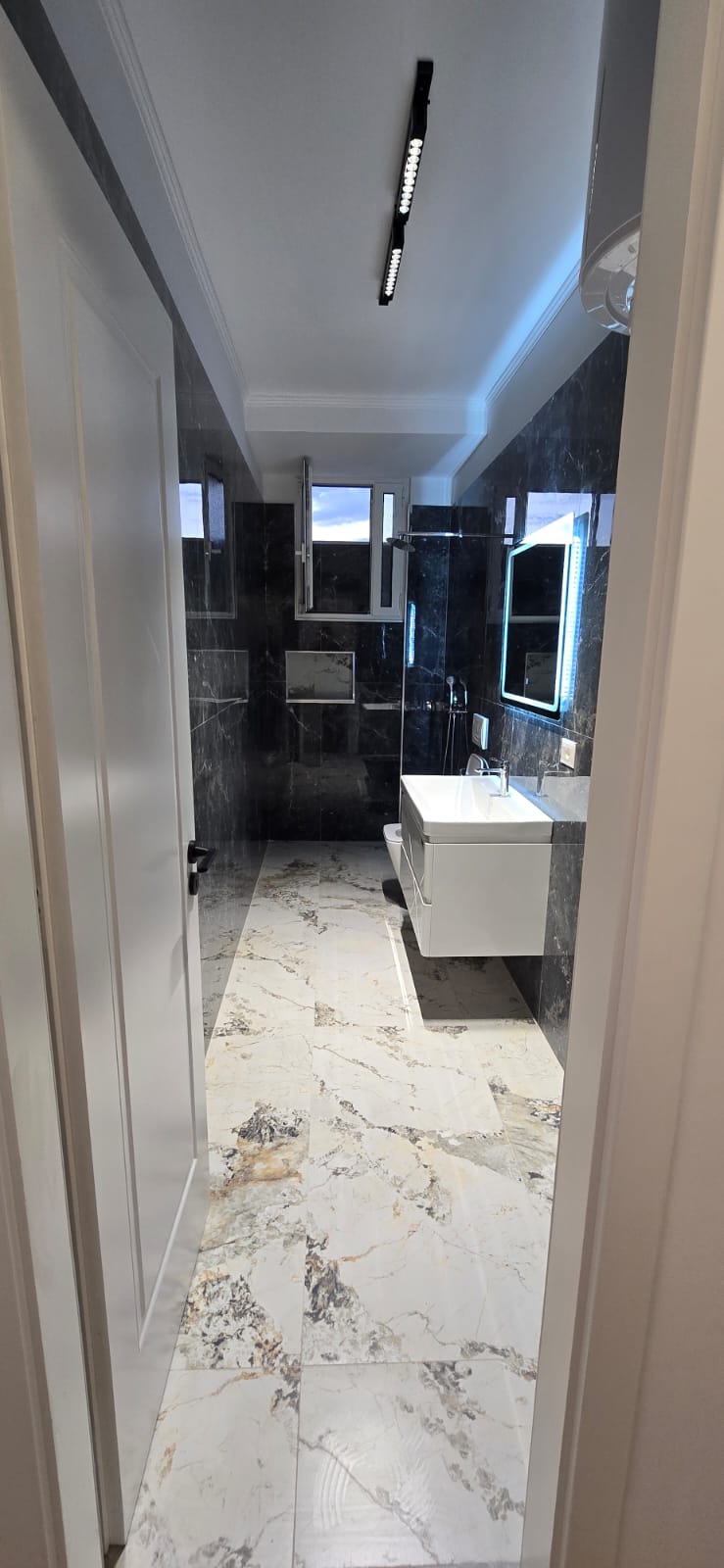 Office for rent in Tiranë 2