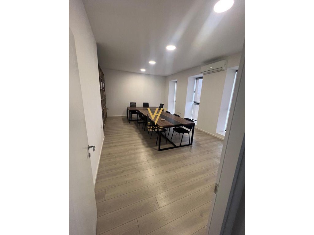 SHITET KAPANON 1100 M2 NE VORE 650.000 EURO 3