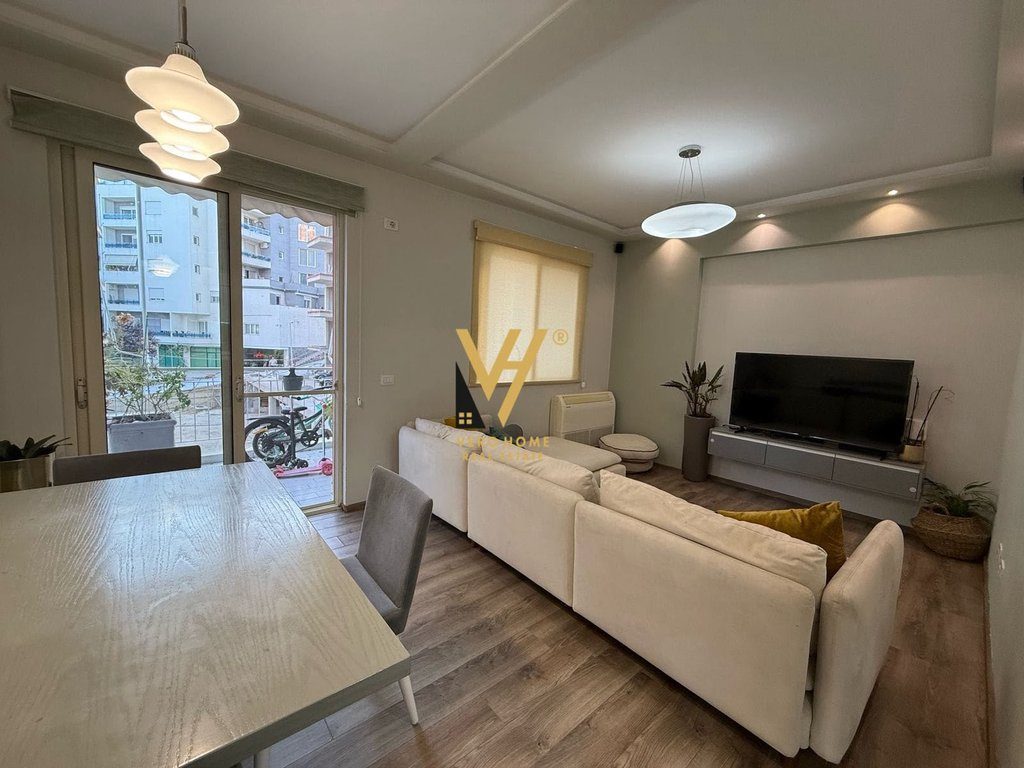JEPET APARTAMENT 2+1+BLK ME QERA TE KOPSHTI BOTANIK 750 EURO