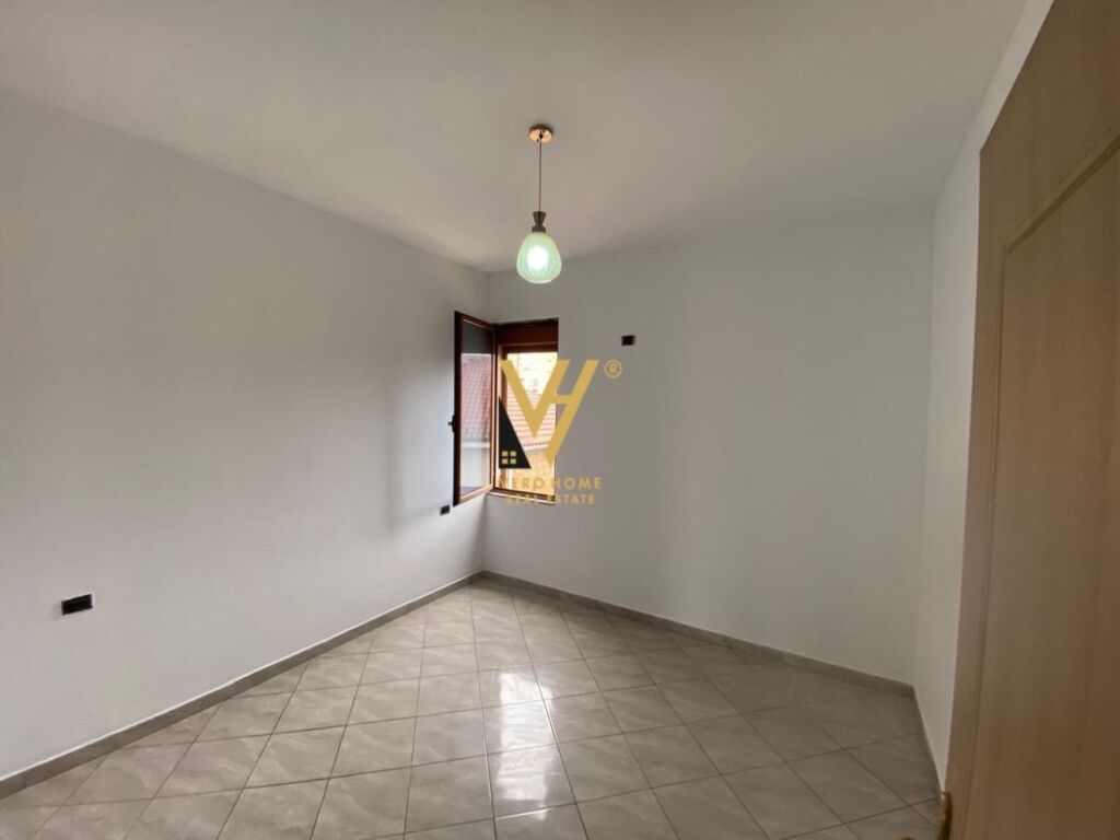 Shitet Apartament 1+1+ballkon te Rruga Bardhyl 50 m2 3