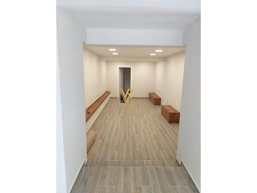 JEPET DYQAN 40 M2 ME QERA TE RRUGA E DURRESIT 65.000 LEKE
