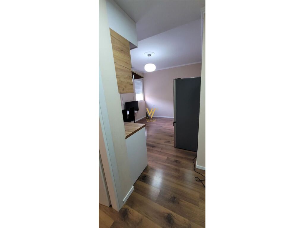 Jepet Apartament 1+1+ballkon me qera te Shkolla e Bashkuar 40 m2 2
