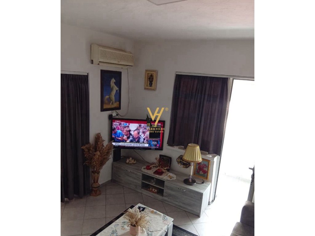 JEPET APARTAMENT 1+1 ME QERA TE ALI DEMI 60.000 LEKE 2