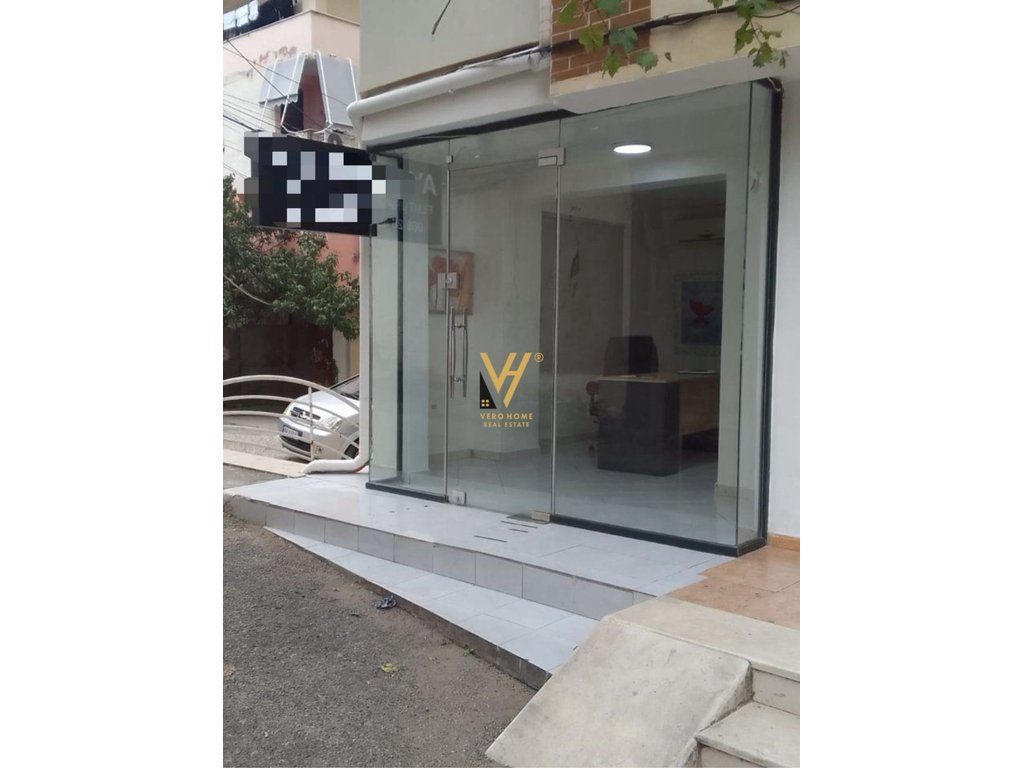 JEPET DYQAN 25 M2 ME QERA TE RRUGA E DURRESIT 250 EURO