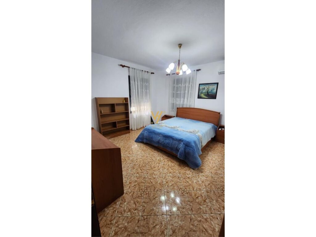 Jepet Apartament 2+1+ballkon me qera te Pallati me Shigjeta 120 m2