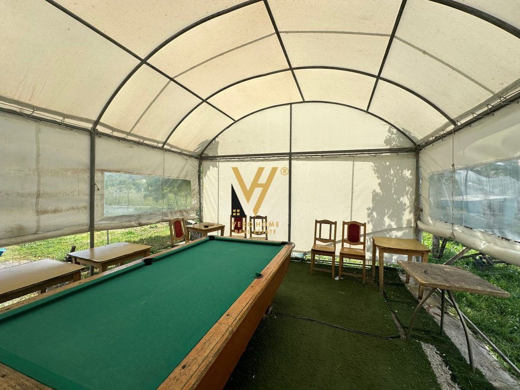 JEPET BAR KAFE PARKING 1.200M2 ME QERA NE YZBERISHT 1.500 EURO 4