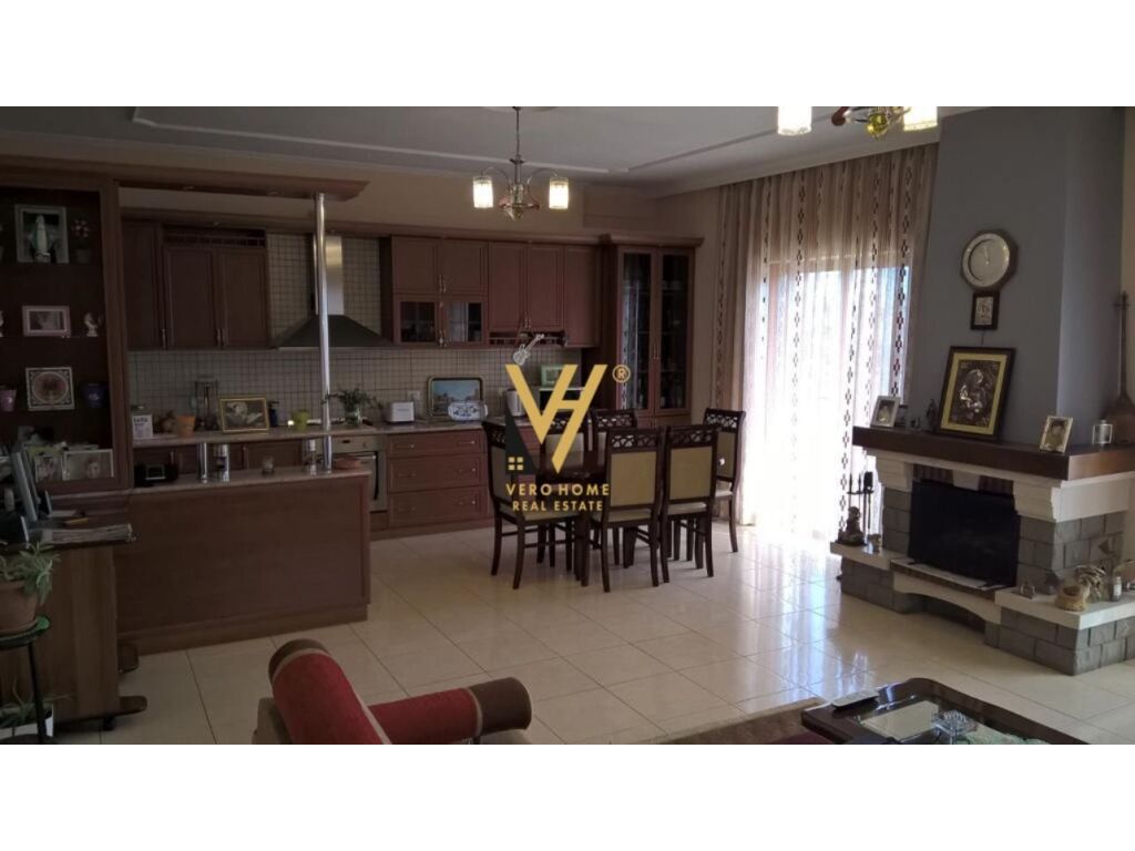 Shitet vile dy kateshe ne Laprake 365 m2 3
