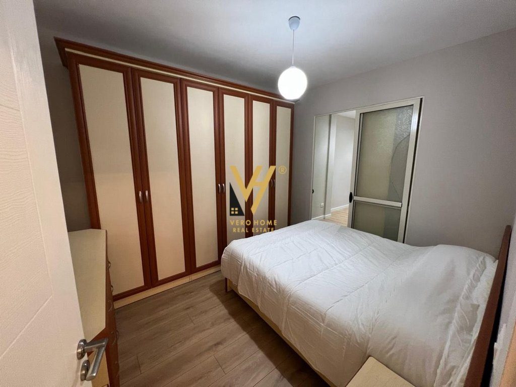 JEPET APARTAMENT 2+1 ME QERA TE KODRA E DIELLIT 1- 60.000 LEKE 3