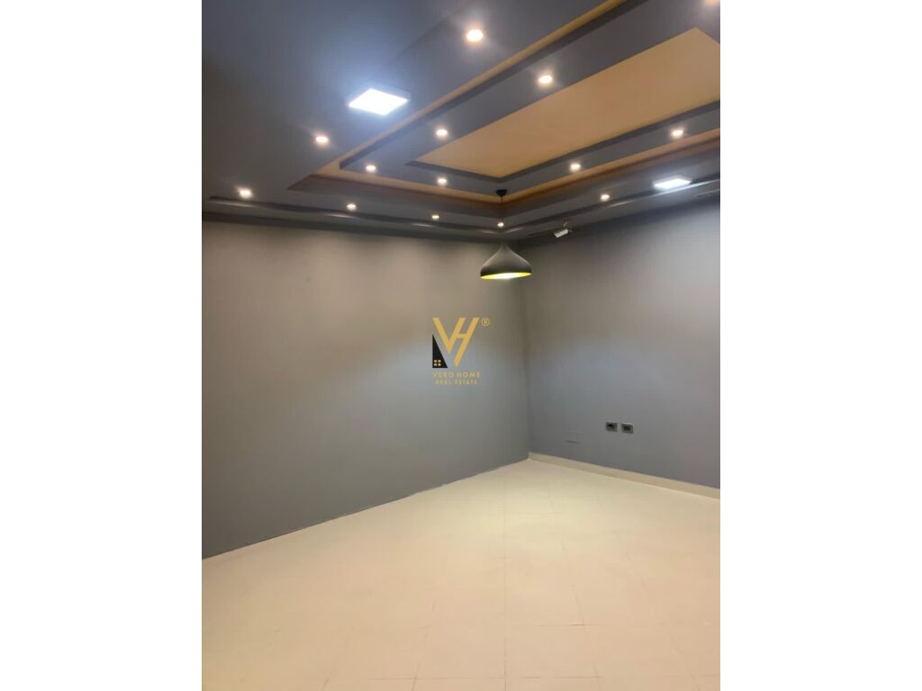 Shitet Dyqan te Pallati me Shigjeta 30 m2 1
