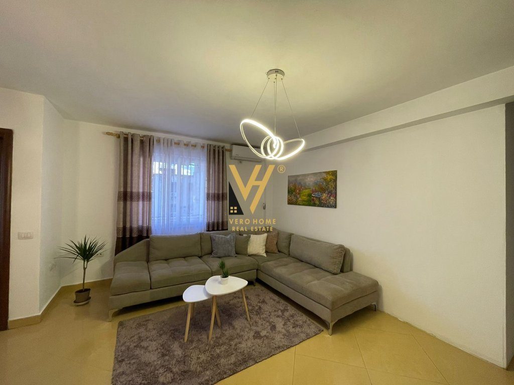 JEPET APARTAMENT 2+1+BLK ME QERA NE QENDER 75.000 LEKE