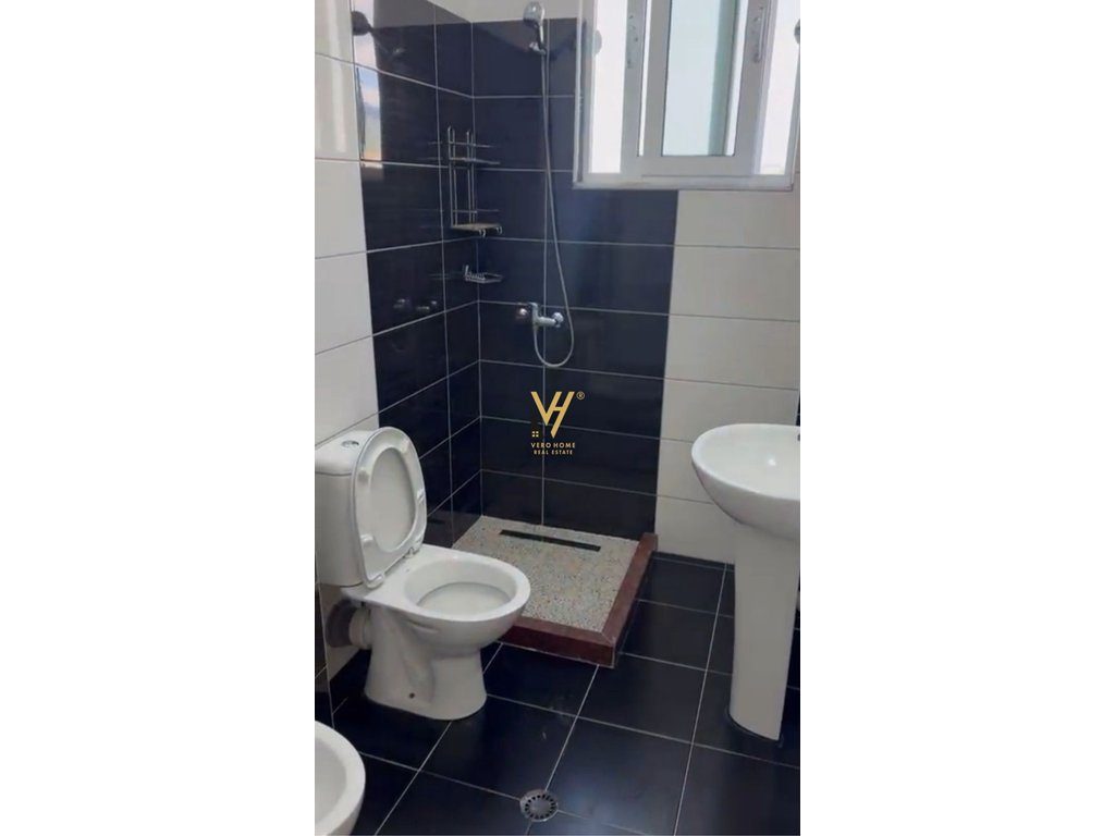 JEPET ZYRE 75 M2 ME QIRA TE 5 MAJI 350 EURO 4