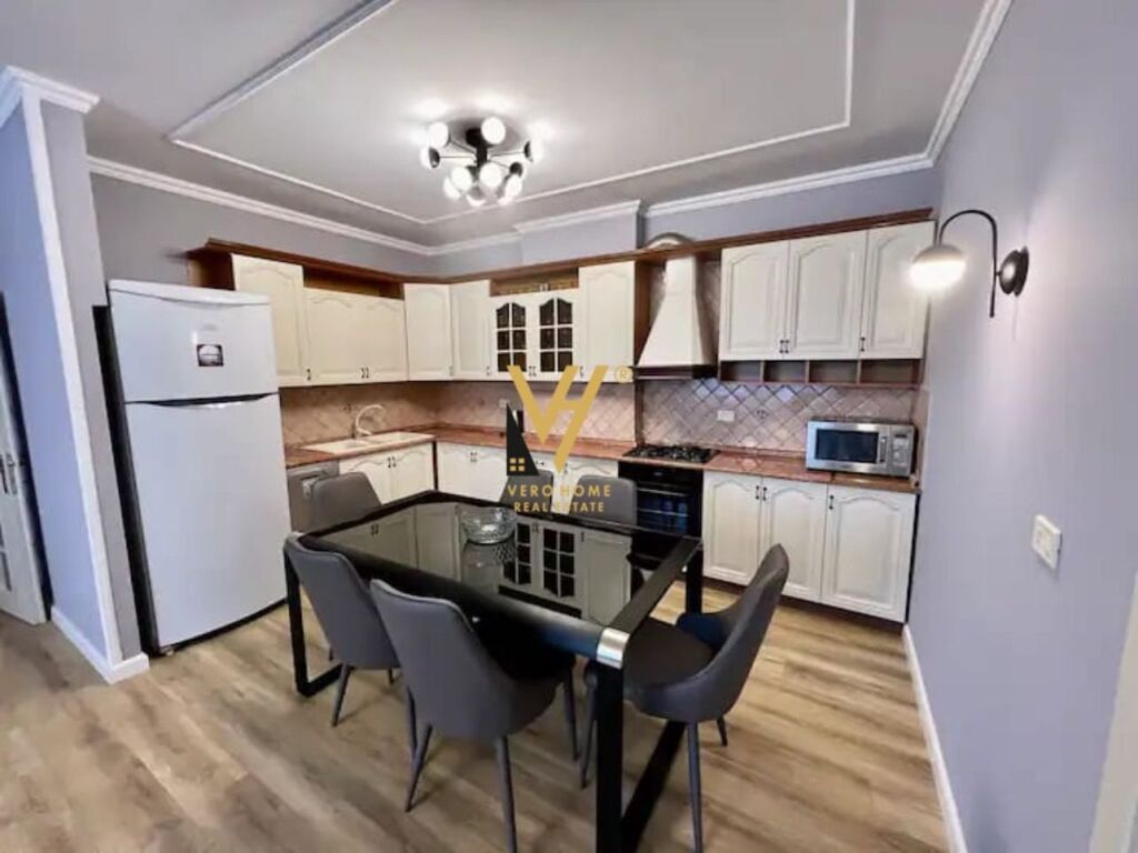 Jepet Apartament 2+1+2 me qera te Stadiumi Air Albania 120 m2 2