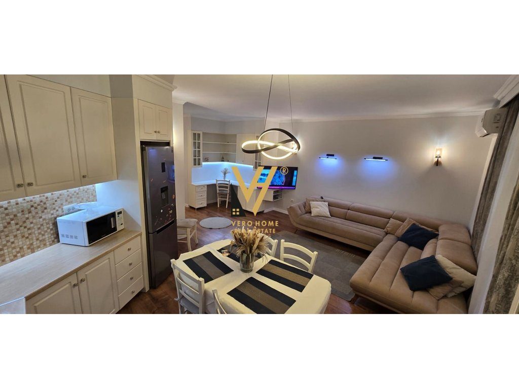 JEPET APARTAMENT 3+1+2+2 BLK ME QERA TE KODRA E DIELLIT 1.100 EURO 2