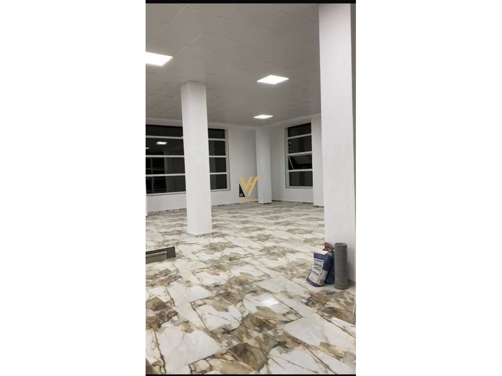 JEPET AMBIENT BIZNESI 670 M2 ME QERA TE FRESKU 5.000 EURO 2