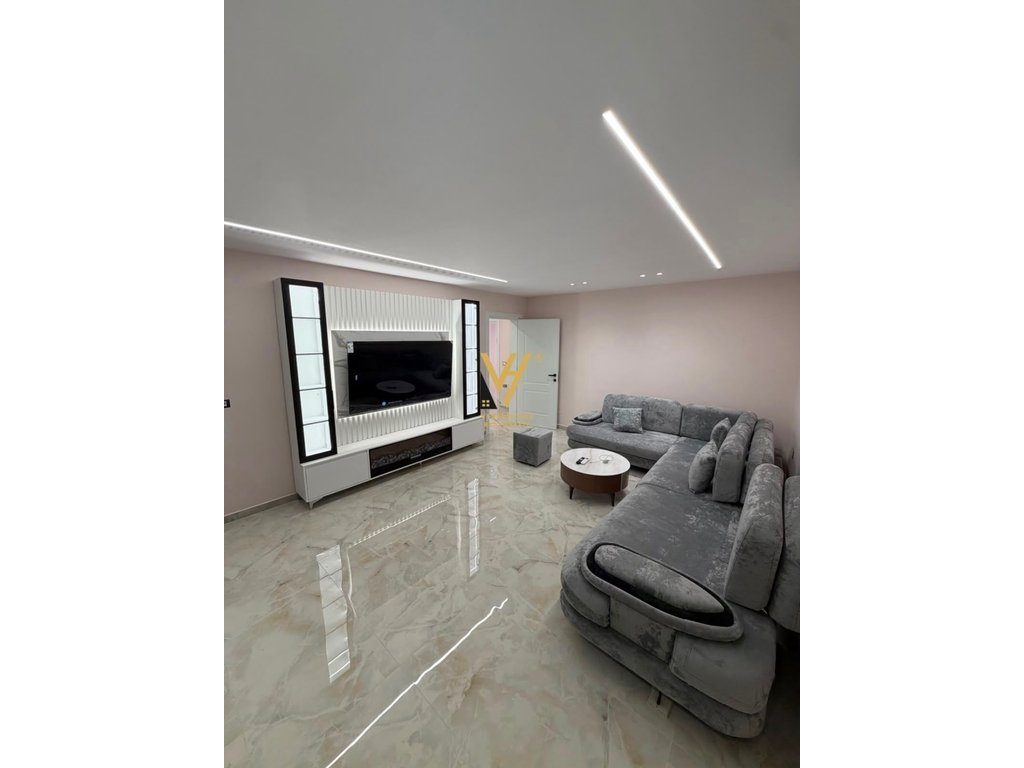 JEPET APARTAMENT 2+1+2 ME QERA TE RRUGA E ELBASANIT 1.000 EURO