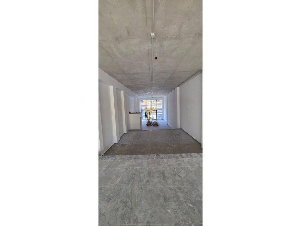 JEPET DYQAN 125 M2 ME QIRA TE RRUGA E BARRIKADAVE 3.500 EURO 1