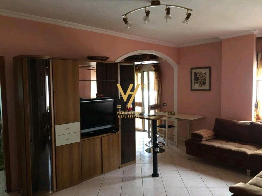 JEPET APARTAMENT 2+1+BLK ME QERA TE STACIONI I TRENIT 750 EURO 2
