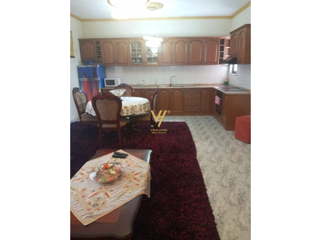 Jepet Apartament 2+1+ballkon me qera te Kodra e Priftit 220 m2 2