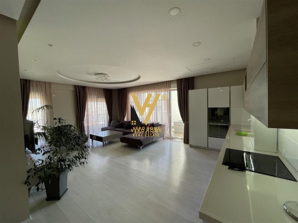 JEPET APARTAMENT 3+1+2+BLK ME QERA TE LIQENI I THATE 1.100 EURO