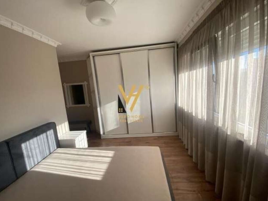 Jepet Apartament 2+1+2+ballkon me qera te Unaza e Re 114 m2 4