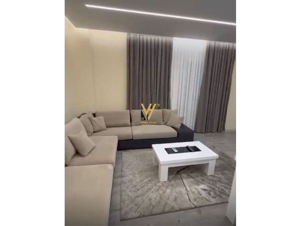 JEPET APARTAMENT 3+1+2+2BLK ME QIRA TE FIORI DI BOSCO 900 EURO