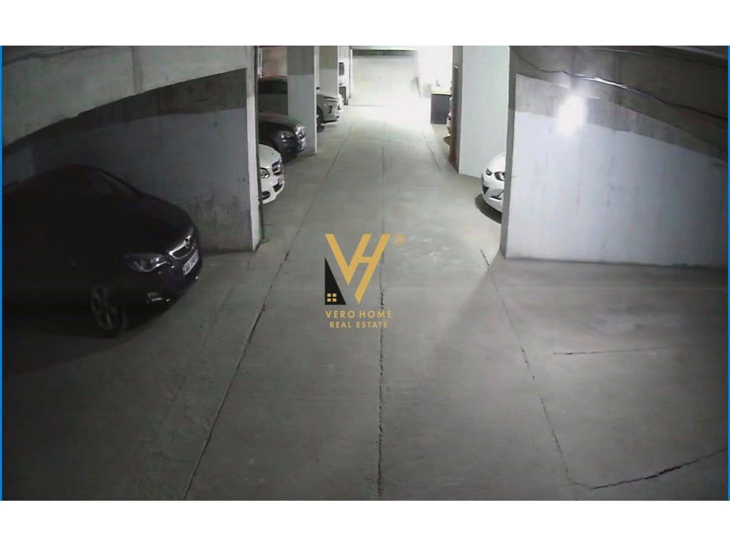 JEPET GARAZH 550 M2 ME QERA NE ASTIR 1.900 EURO