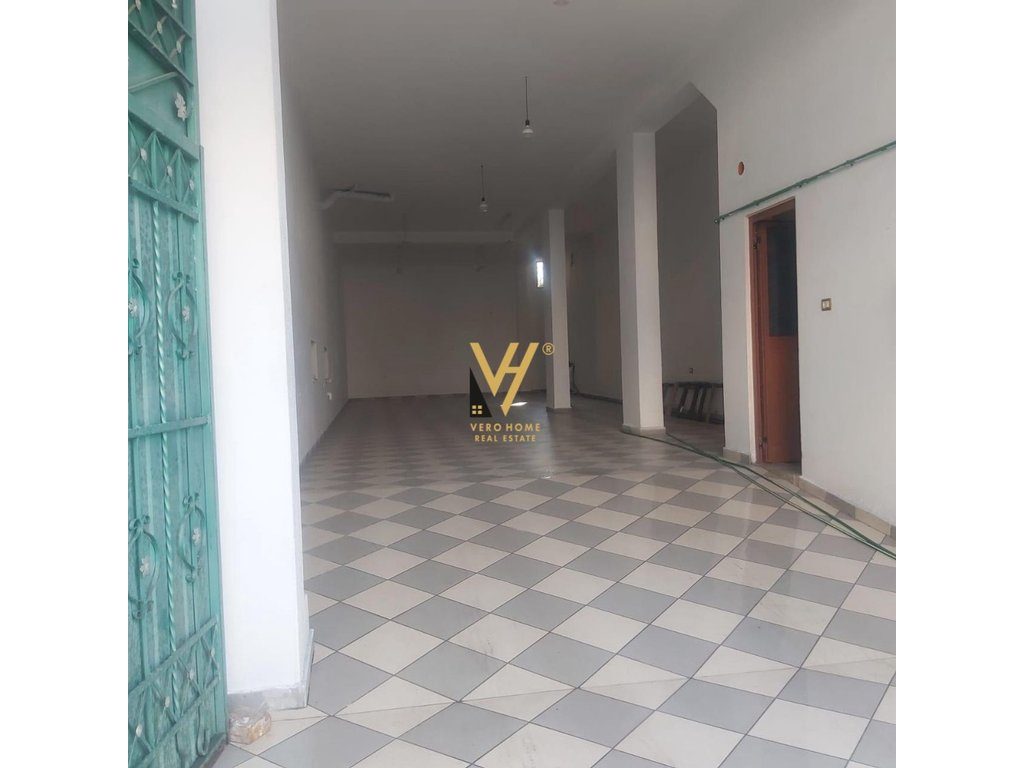 JEPET MAGAZINE 100 M2 ME QERA TE RROTULLIMI I RI I SHKOZES 450 EURO