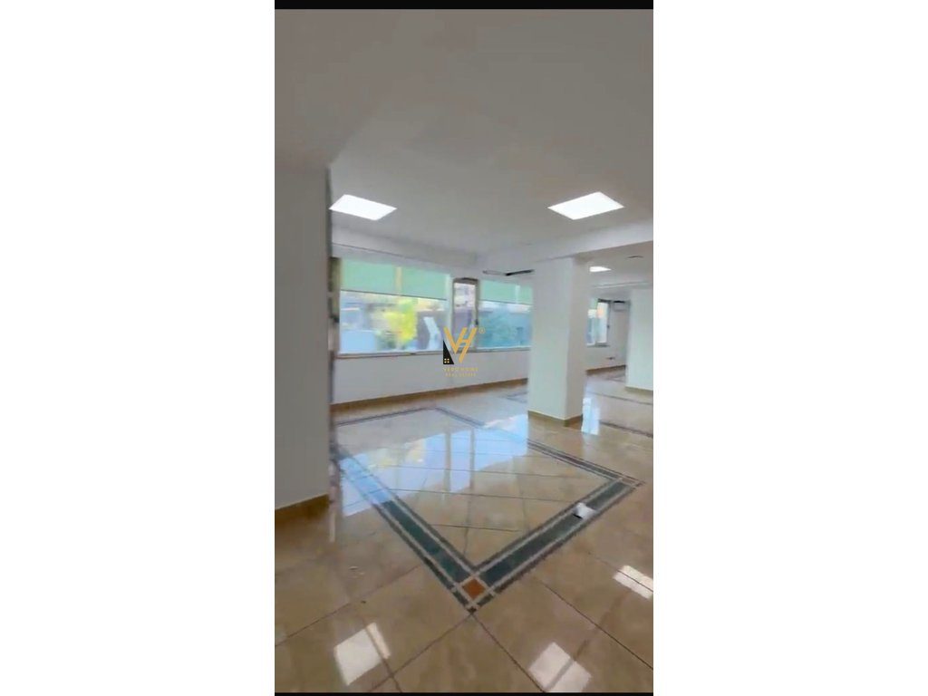 JEPET ZYRE 330 M2 ME QIRA NE BLLOK 4.000 EURO