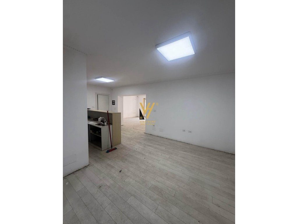 JEPET AMBIENT BIZNESI 100 M2 ME QERA TE MOZAIKU I TIRANES 1.250 EURO 3