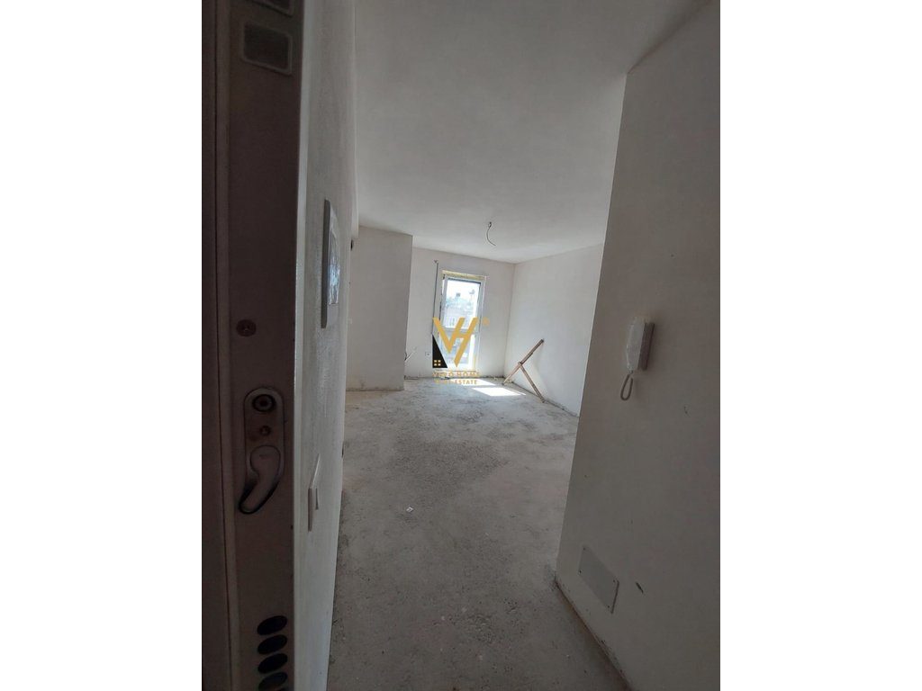 SHITET APARTAMENT 2+1+2+BLK NE XHAMLLIK 222.000 EURO 2