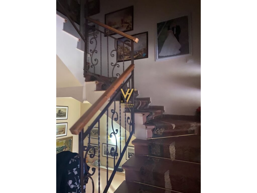 Jepet vile tre katshe me qera te Kodra e Diellit 270 m2