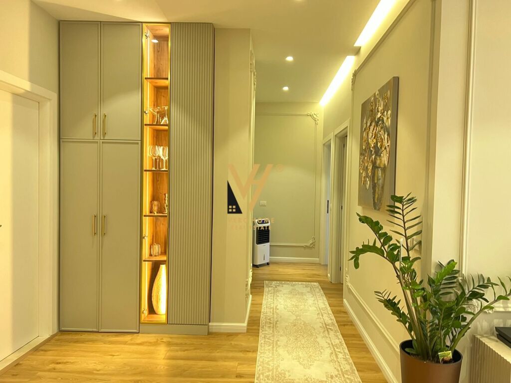 Jepet Apartament 3+1+post parkimi me qera te Kodra e Diellit 115 m2 2