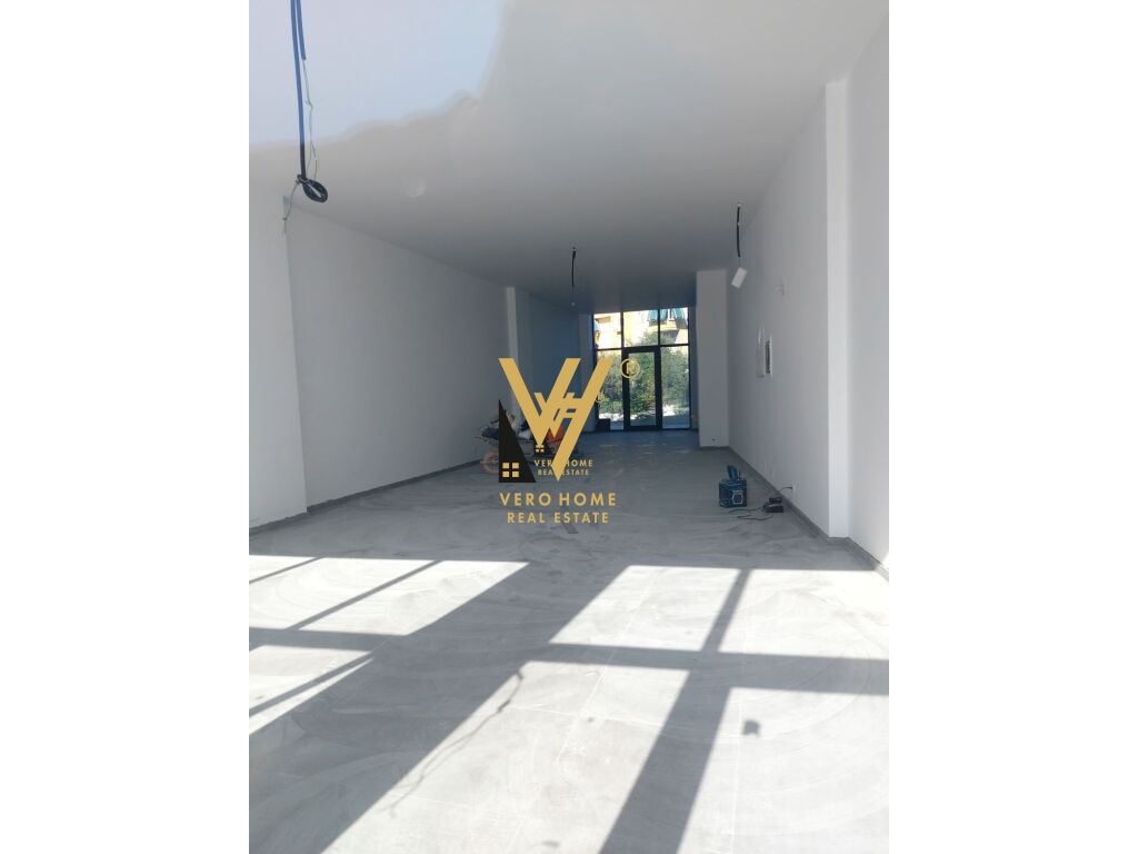 JEPET DYQAN 110 M2 ME QERA TE LAKE VIEW,LIQENI ARTIFICIAL 2.800 EURO 1