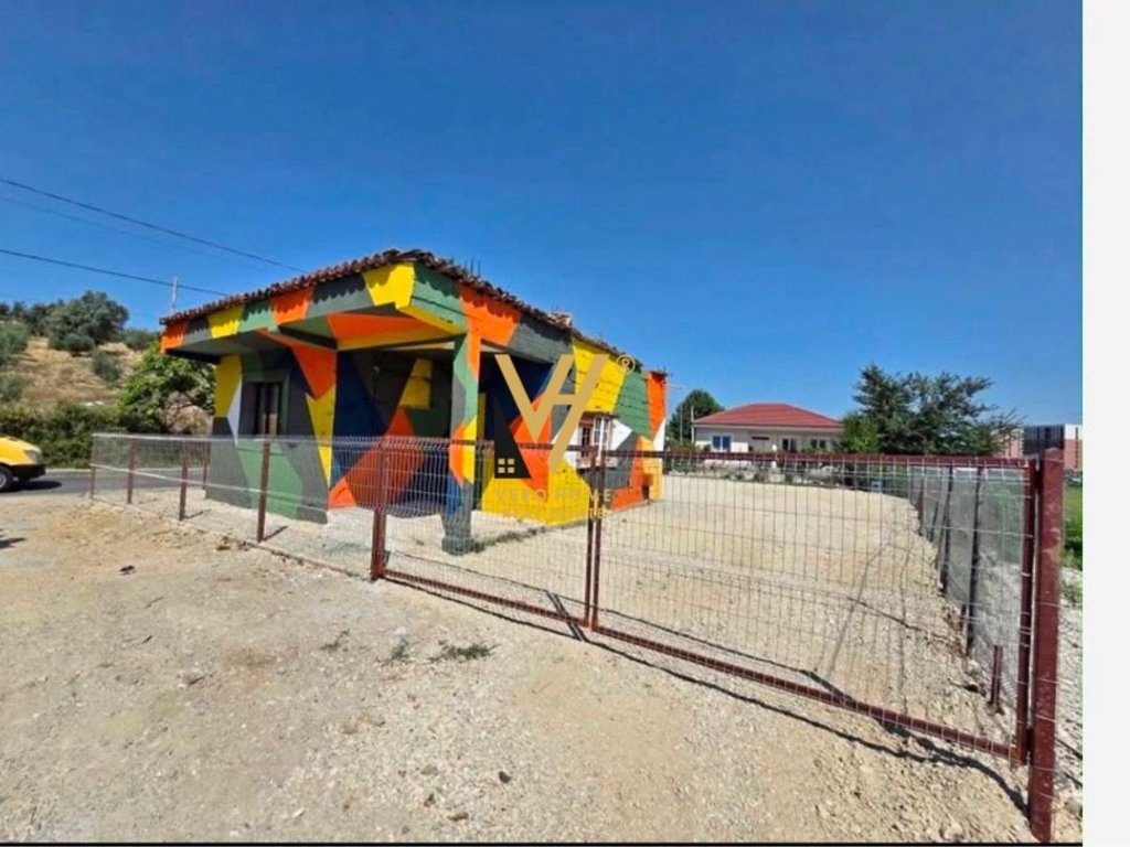 SHITET TRUALL DHE NDERTESE 382 M2 NE YZBERISHT 220.000 EURO