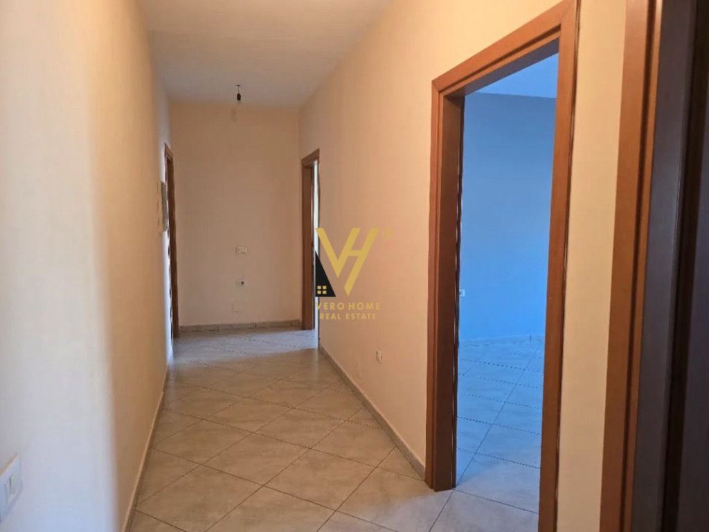 JEPET APARTAMENT 2+1+BLK ME QERA TE SIRI KODRA 800 EURO 3