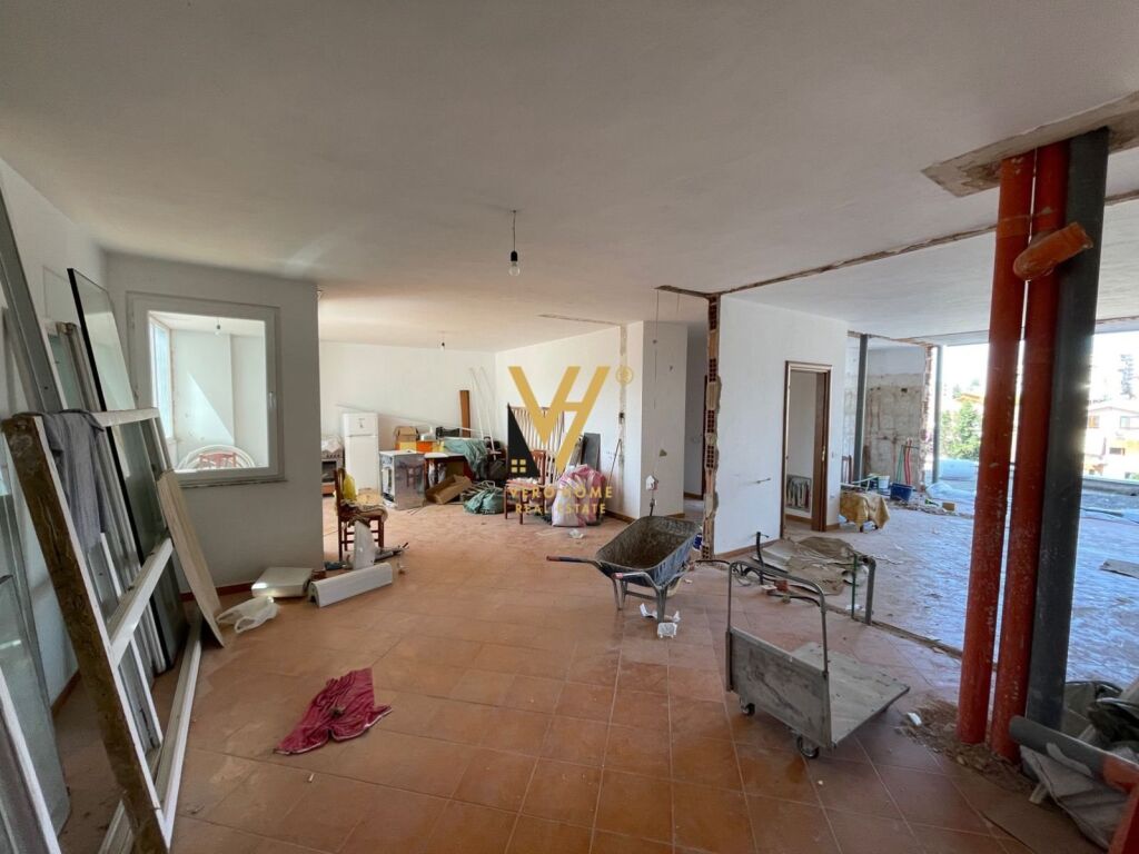 Shitet apartament 3+1+verande te Vilat Gjermane 169 m2