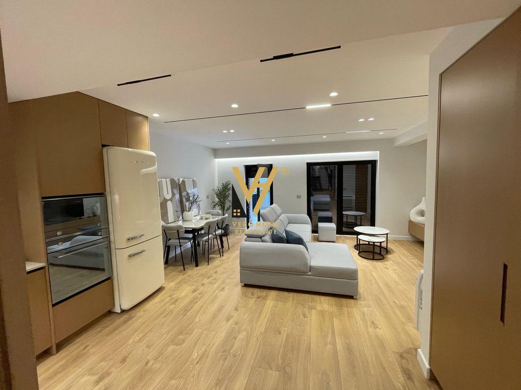 JEPET APARTAMENT 3+1+2+BLK ME QERA TE KODRA E DIELLIT 1, 1.500 EURO 2