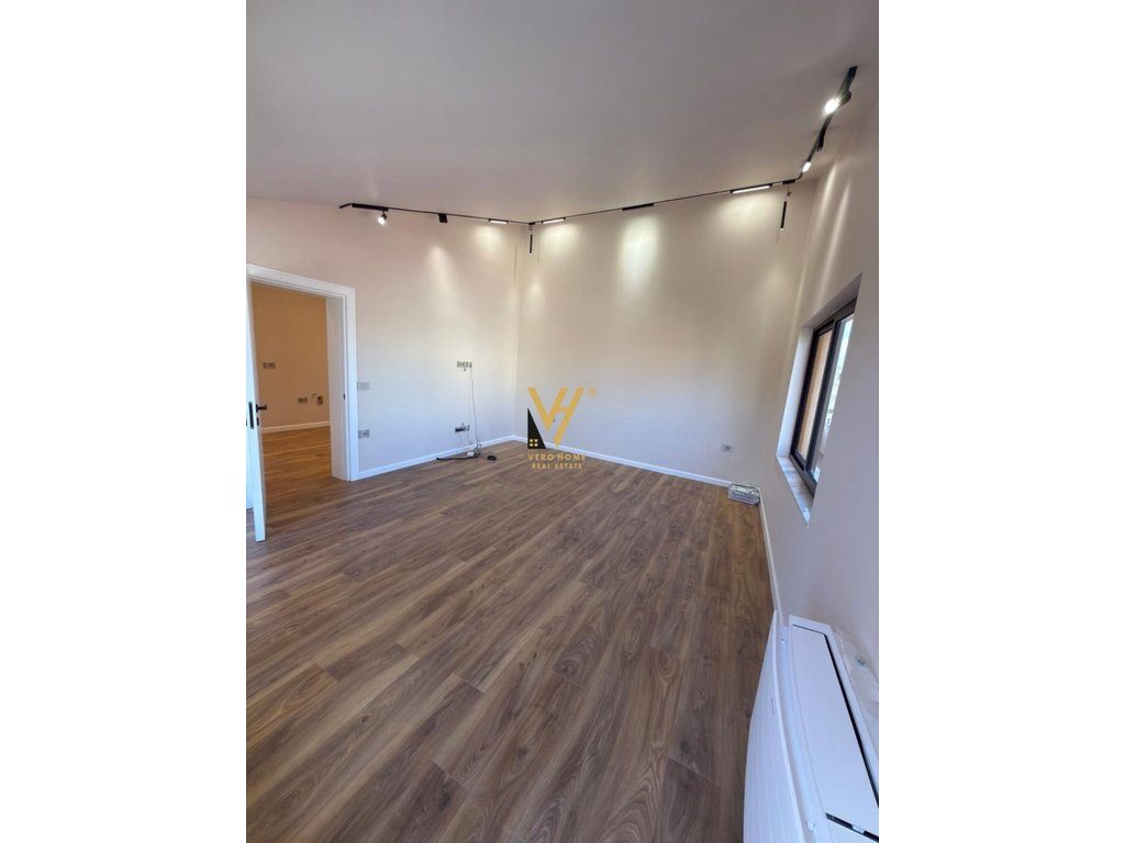 JEPET HYRJE 4+1+2 ME QERA TE VILAT GJERMANE 1.900 EURO 4